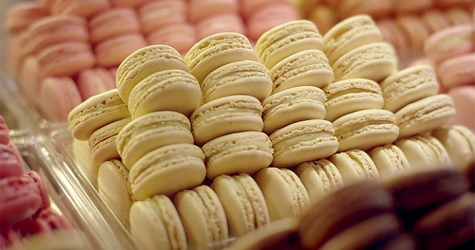 Пирожные-макарон Ladurée теперь и в России