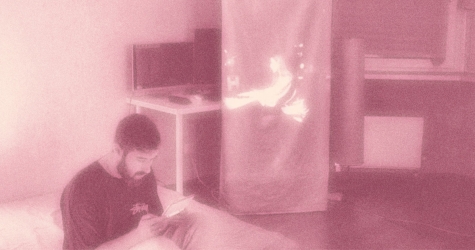 Отношения на расстоянии: как любить, когда рядом только айфон? (18+)