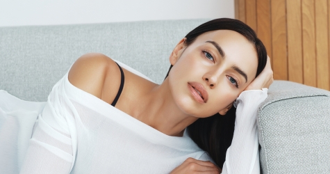 Ирина Шейк и культовые бьюти-средства. Все, что нужно знать о новой рекламной кампании d’Alba