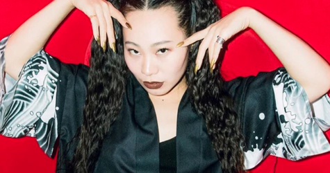 Актриса, певица и режиссер Ян Гэ отвечает на вопросы BURO.