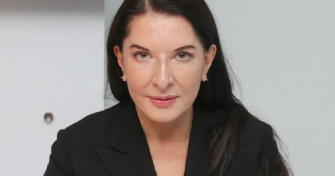 Марина Абрамович повторит перформанс с коридором из обнаженных художников