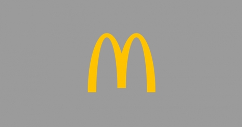 Vetements показал новую коллекцию в парижском McDonald’s