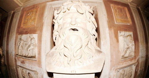 Йоргос Лантимос снял лукбук новой круизной коллекции Gucci в римском музее