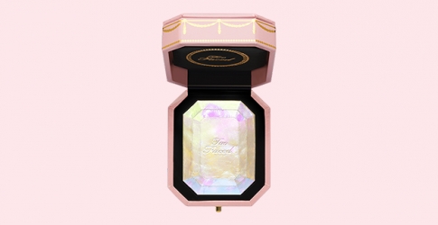 Too Faced выпустил бриллиантовый хайлайтер
