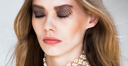 Chanel показал smoky eyes в своем духе