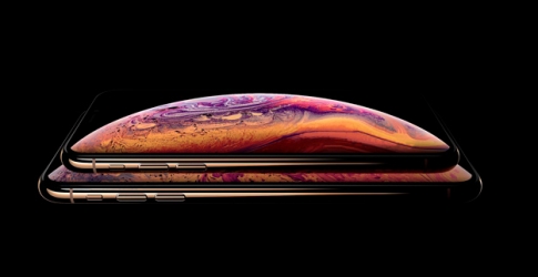 В Сети появился снимок двух моделей iPhone с новым цветом корпуса