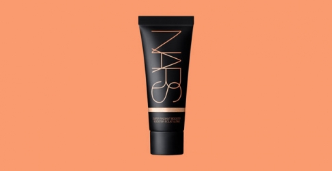 Бустер для сияния от NARS — выбор Buro.