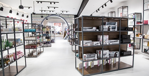 Косметику Anastasia Beverly Hills теперь можно купить не только в интернет-магазинах