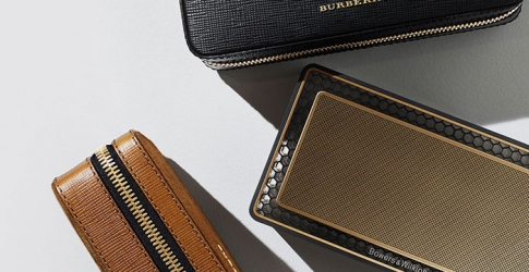 Дорогое радио: колонка от Bowers & Wilkins в футляре Burberry