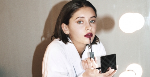 Дочь Джуда Лоу стала лицом Burberry Beauty