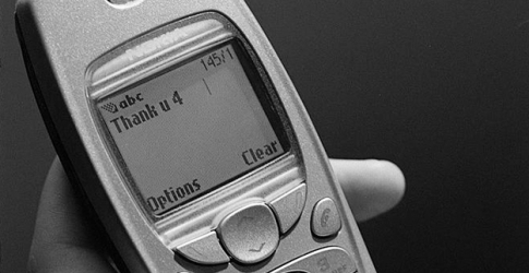 Стало известно, почему англичане получают SMS из 2003 года