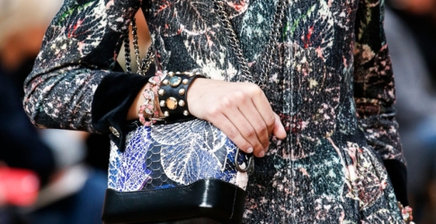 Что не так с отказом Chanel от использования кожи экзотических животных