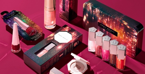Рианна показала рождественскую коллекцию Fenty Beauty