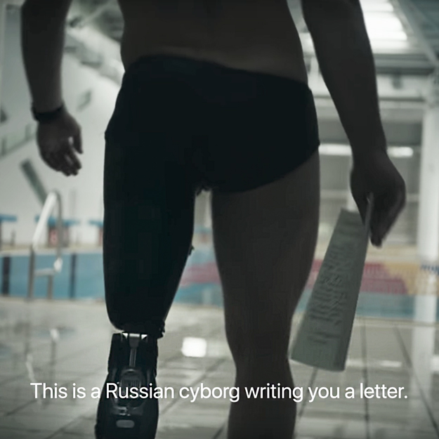 Что мы знаем о «русском киборге» из видео Apple Что мы знаем о «русском киборге» из видео Apple