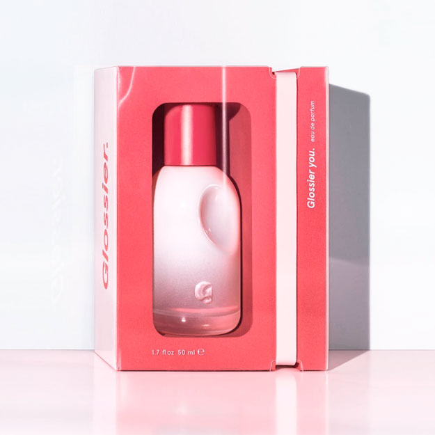Первый аромат Glossier появился в продаже Первый аромат Glossier появился в продаже