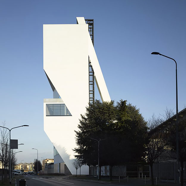 Новое здание Fondazione Prada откроется в апреле Новое здание Fondazione Prada откроется в апреле