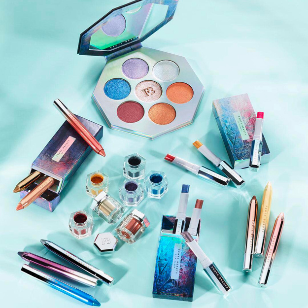 Рианна показала все средства из новой праздничной коллекции Fenty Beauty Рианна показала все средства из новой праздничной коллекции Fenty Beauty