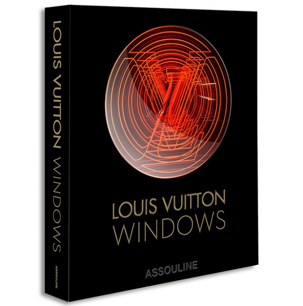 Louis Vuitton посвятил своим витринам книгу Louis Vuitton посвятил своим витринам книгу