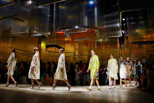 Обзор Buro 24/7: Prada, весна-лето 2016 Обзор Buro 24/7: Prada, весна-лето 2016