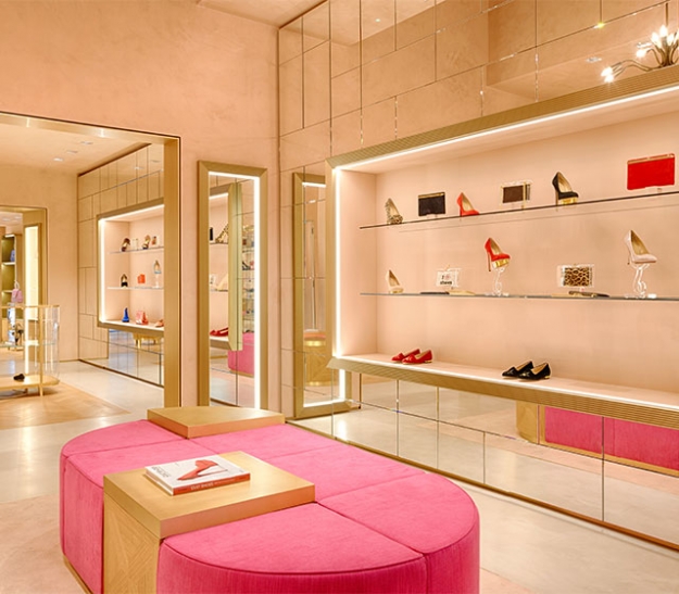 В Москве открылся бутик Charlotte Olympia В Москве открылся бутик Charlotte Olympia