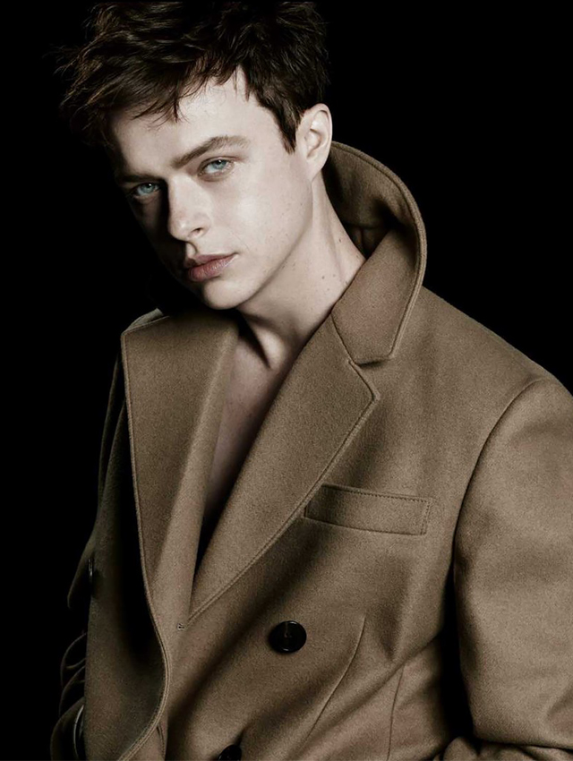 CnQb3CHUsAAW4mh - Рекламная кампания ароматов La Femme и L&rsquo;Homme от Prada.