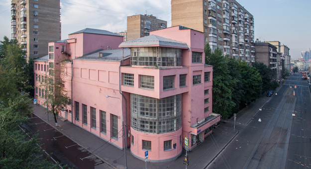 Вышла книга с фотографиями главных зданий Москвы