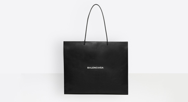 Balenciaga выпустили новый «пакет» за 1100 долларов