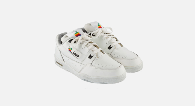 Винтажные кроссовки Apple продают за 15 000 долларов