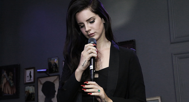 Лана Дель Рей посвятила новую песню «Коачелле» и Северной Корее