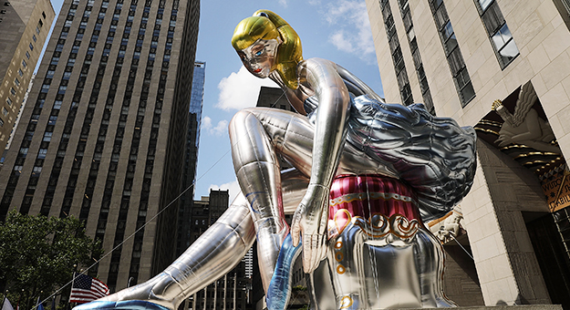 Джефф Кунс установил «Сидящую балерину» в Нью-Йорке