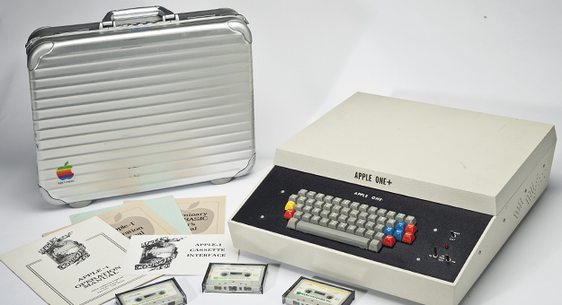 Первый компьютер Apple продали за 355 тысяч долларов