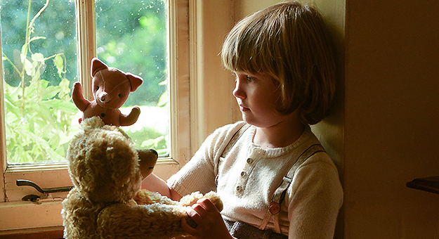 Вышел трейлер фильма про создателя Винни-Пуха