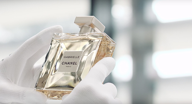 Видео: как создается флакон аромата Gabrielle Chanel