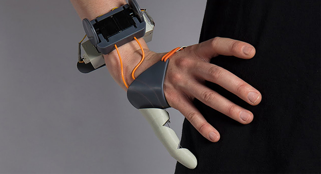Разработан портативный шестой палец руки