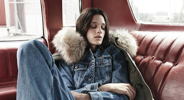 Новую кампанию Calvin Klein сняли на заднем сиденье машины