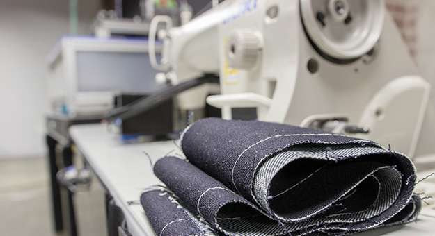 Робот Lowry научился шить футболки в 17 раз быстрее человека