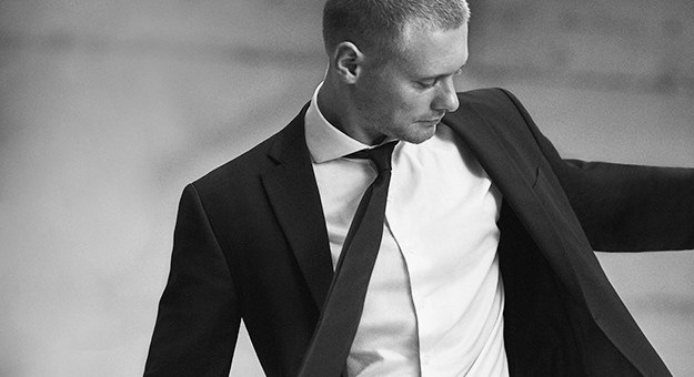 Mango выпустил костюм, который не мнется и не промокает