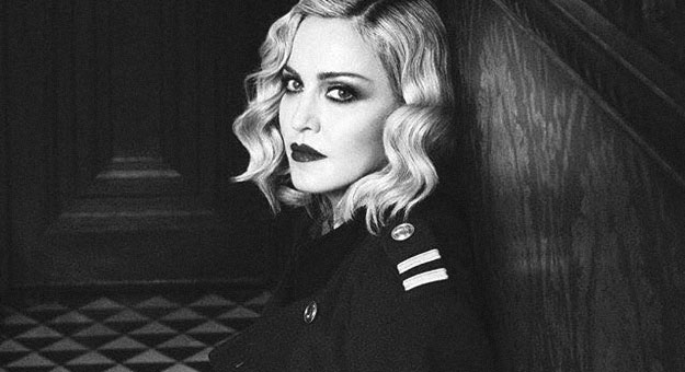 Мадонна выпустила глиняную маску для ягодиц