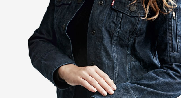 Google и Levi’s выпустили куртку с чипом в манжете