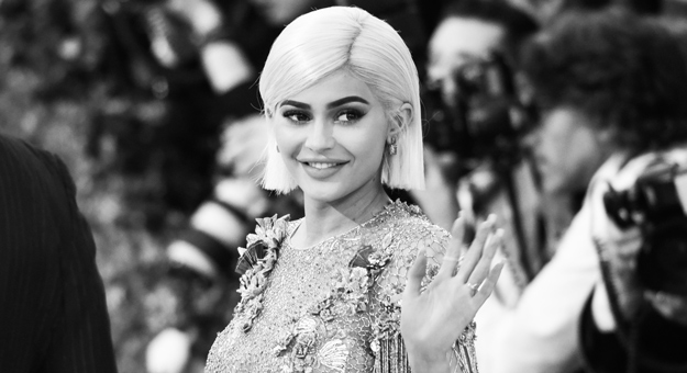 Кайли Дженнер завела бьюти-влог