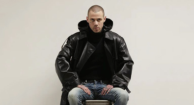 На сайте Helmut Lang начались продажи коллекции Resort 2018