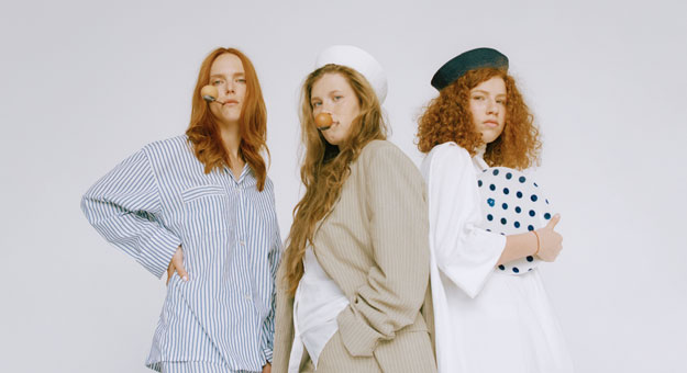 Российский бренд посмотрел на гжельскую роспись под неожиданным углом