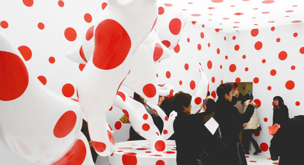 Яеи Кусама ввела «закон 30-секундных селфи»