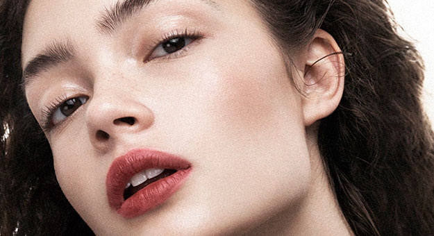На сайте Bobbi Brown можно накраситься в виртуальной реальности