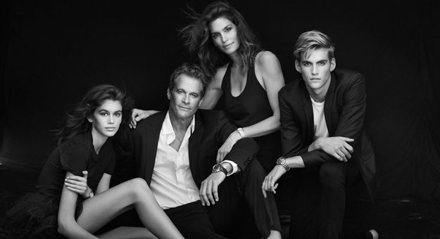 Семья Синди Кроуфорд снялась вместе для новой рекламы