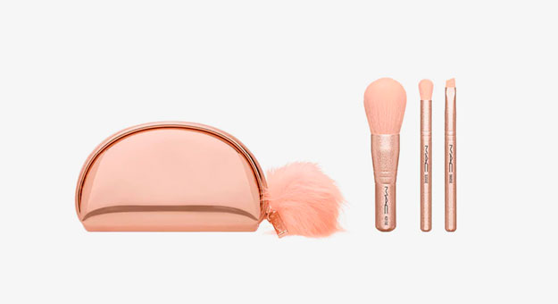 M.A.C выпустил набор мерцающих кистей в цвете millennial pink