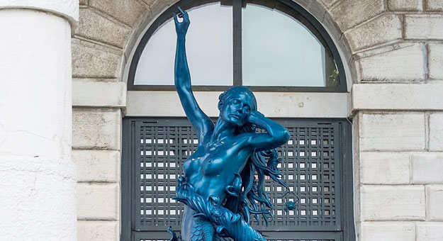 Эрмитаж отказал в выставке Дэмьену Херсту