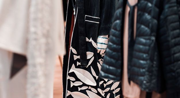 Uniqlo и НИУ ВШЭ открыли выставку «Новая жизнь старых вещей»