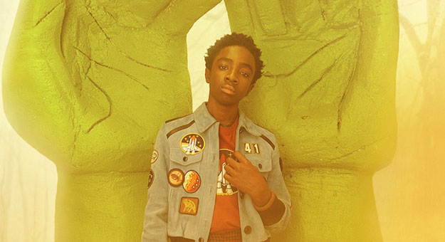 Лукас из «Очень странных дел» примерил Vivienne Westwood