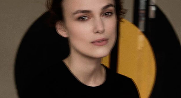 Кира Найтли спела и сыграла на гитаре в клипе Chanel